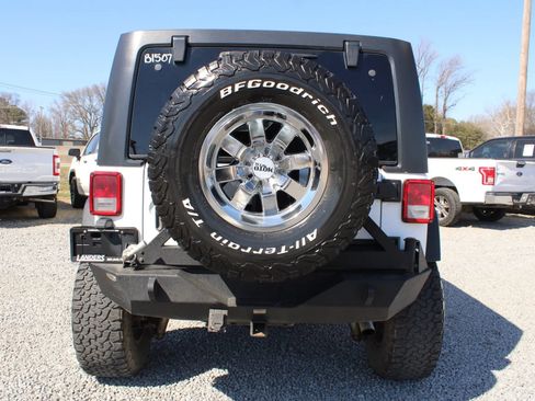 Used 2015 Jeep Wrangler Unlimited Rubicon AWD/4WD image 11