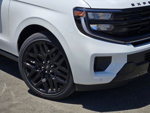 New 2026 Ford Expedition Platinum w/ Stealth Performance Package AWD/4WD image 6