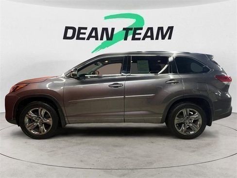 Used 2017 Toyota Highlander Limited Platinum image 4