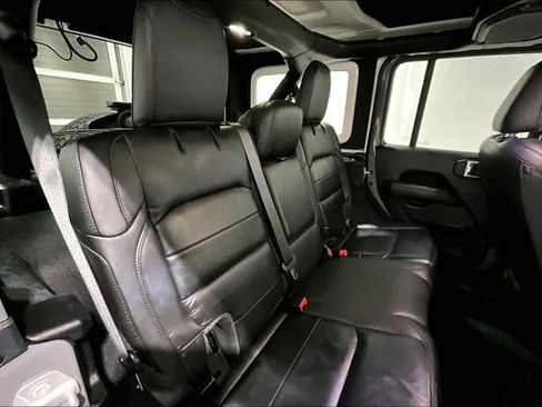 Used 2021 Jeep Wrangler Unlimited Sahara image 26