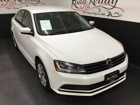 Used 2017 Volkswagen Jetta S w/ Jetta S Cold Weather Package image 2