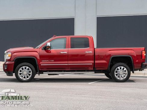 Used 2019 GMC Sierra 2500 Denali w/ Duramax Plus Package AWD/4WD image 4
