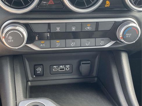 Used 2025 Nissan Sentra SV FWD image 27