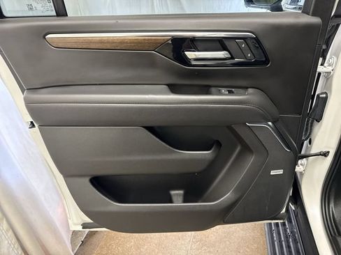 Certified 2025 Chevrolet Suburban High Country AWD/4WD image 28