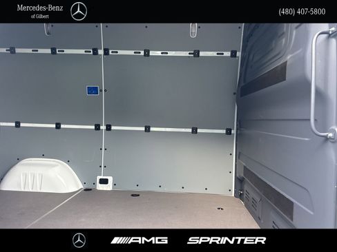 Used 2025 Mercedes-Benz Sprinter 2500 image 12
