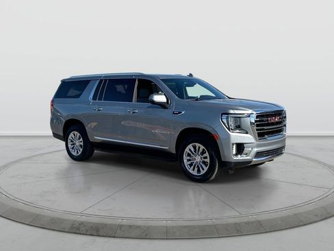 Used 2024 GMC Yukon XL SLT w/ SLT Luxury Package AWD/4WD image 2