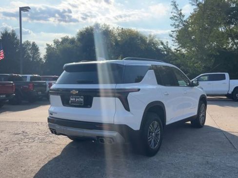 New 2025 Chevrolet Traverse LT w/ LPO, Floor Liner Package image 8