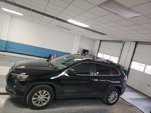 Used 2019 Jeep Cherokee Latitude w/ Cold Weather Group image 2