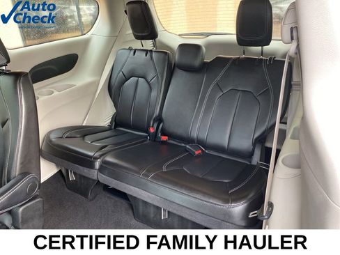 Used 2024 Chrysler Pacifica Touring-L FWD image 18