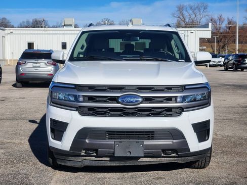 Used 2023 Ford Expedition Max XLT image 2