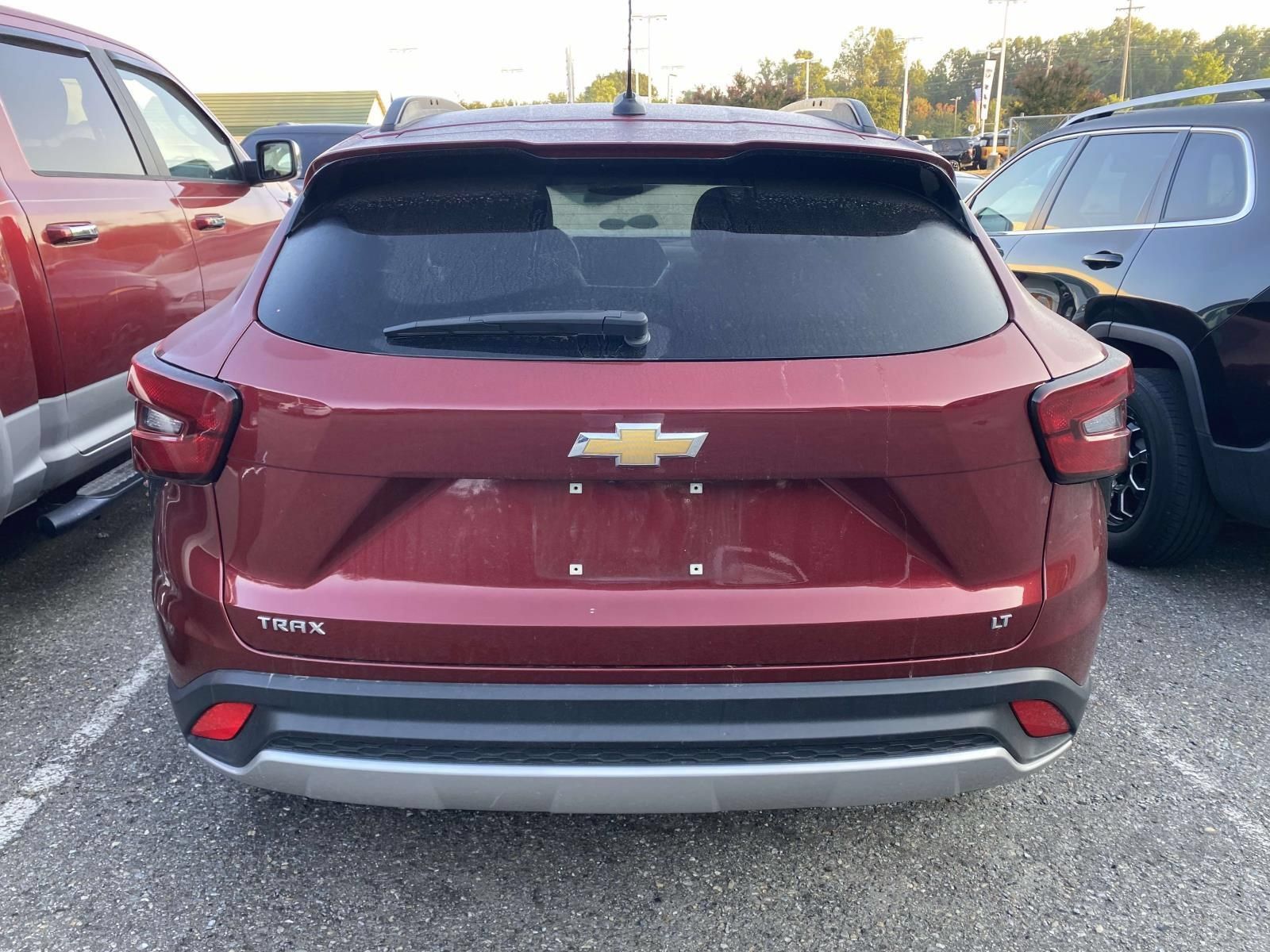 Used 2025 Chevrolet Trax LT FWD image 7