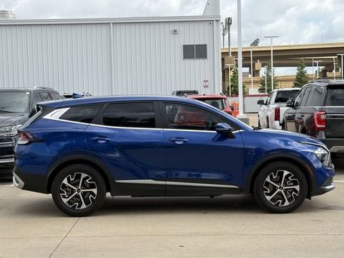 Used 2023 Kia Sportage EX FWD image 3