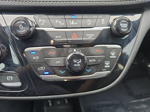 Used 2024 Chrysler Pacifica Touring-L w/ S Appearance Package FWD image 21