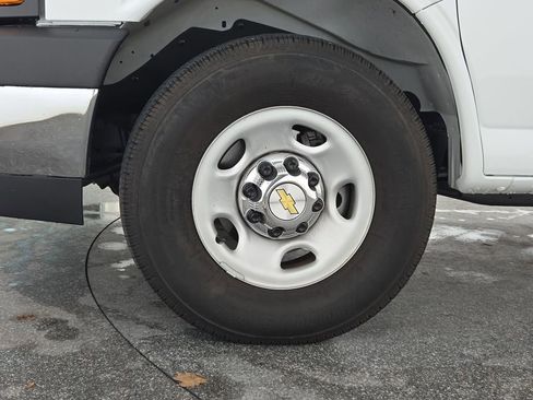 Used 2025 Chevrolet Express 3500 LT w/ LT Preferred Equipment Group RWD image 35