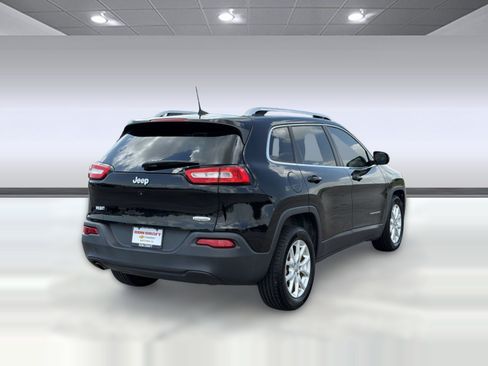 Used 2018 Jeep Cherokee Latitude Plus FWD image 9