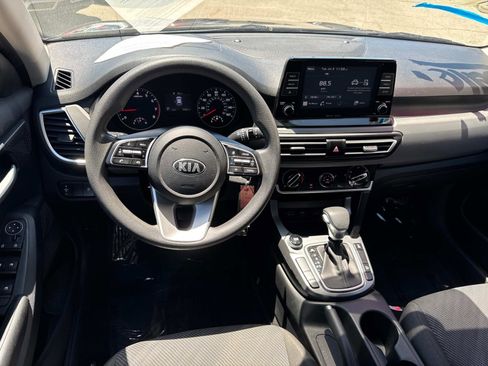 Used 2021 Kia Seltos LX image 9
