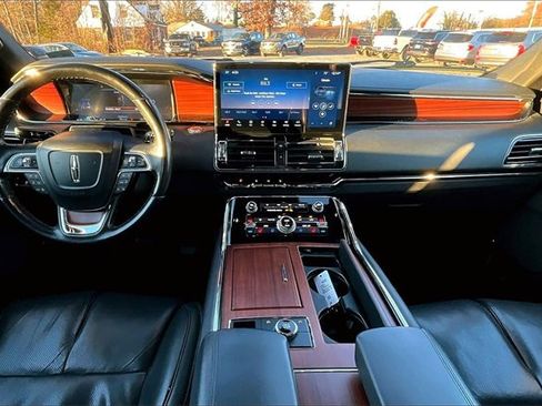 Used 2023 Lincoln Navigator Reserve image 18