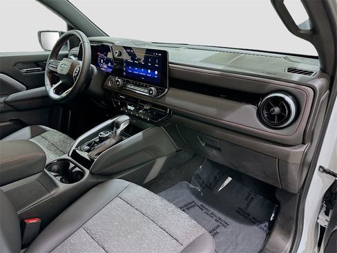 Used 2024 Chevrolet Colorado Z71 w/ Z71 Convenience Package 2 image 31