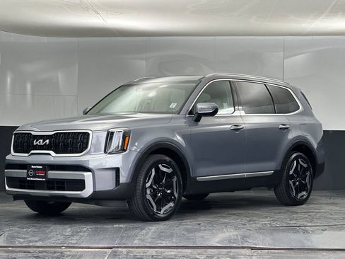 Used 2024 Kia Telluride EX image 7