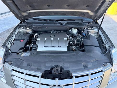 Used 2010 Cadillac DTS Luxury image 26