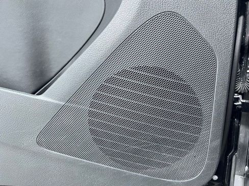 Used 2015 Volkswagen Tiguan SE image 6