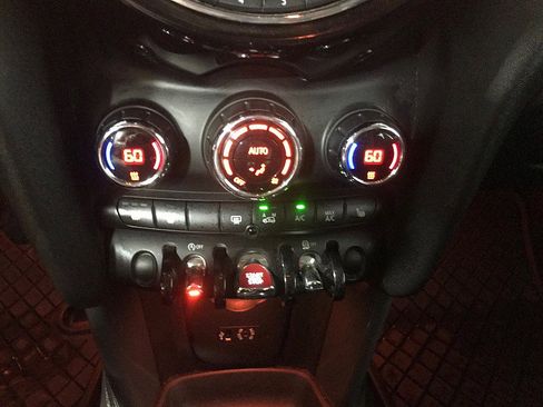 Used 2015 MINI Cooper 4-Door Hardtop FWD image 28