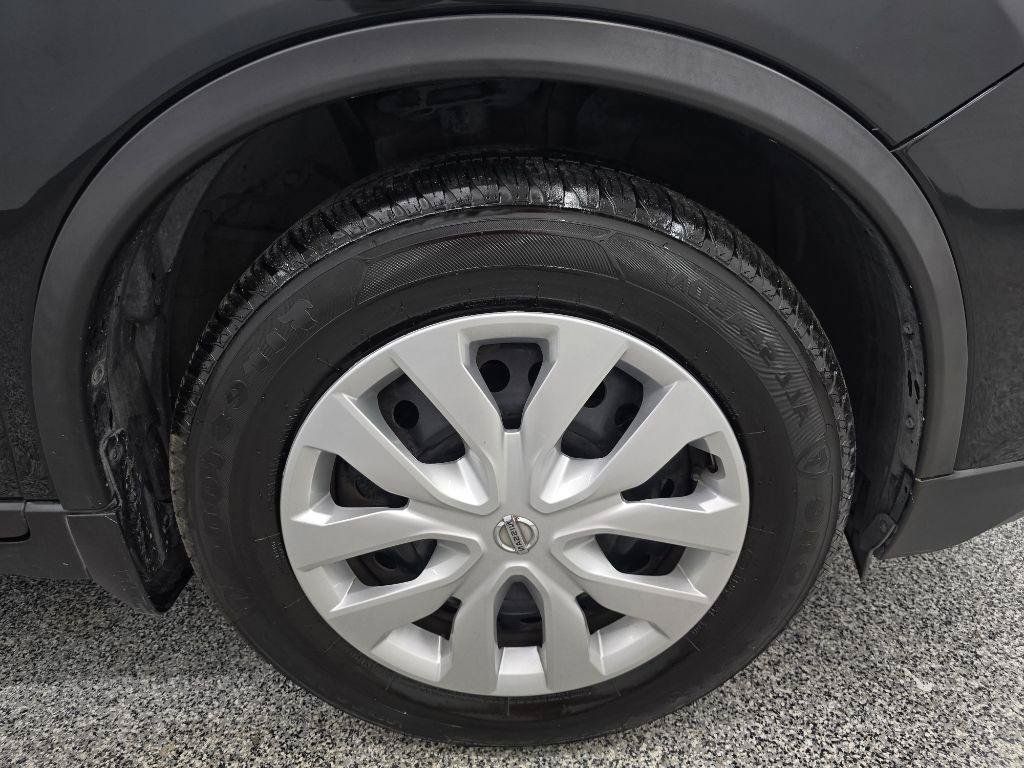 Used 2020 Nissan Rogue S FWD image 34