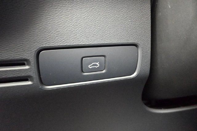 Used 2023 Volvo XC40 B4 Plus w/ Driver Assist Package FWD image 26