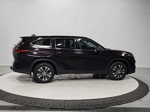 Used 2022 Toyota Highlander XLE image 8