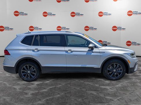 Used 2024 Volkswagen Tiguan SE w/ Panoramic Sunroof Package AWD/4WD image 4