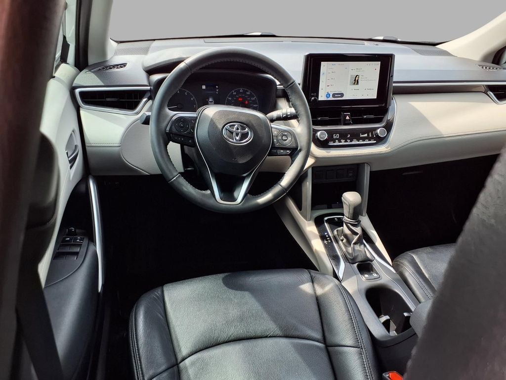 Used 2024 Toyota Corolla Cross LE AWD/4WD image 4