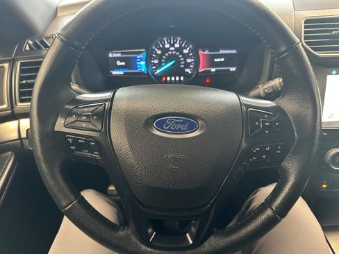 Used 2018 Ford Explorer XLT w/ Equipment Group 202A image 22