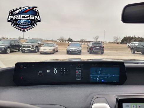 Used 2025 Ford Expedition Active image 17