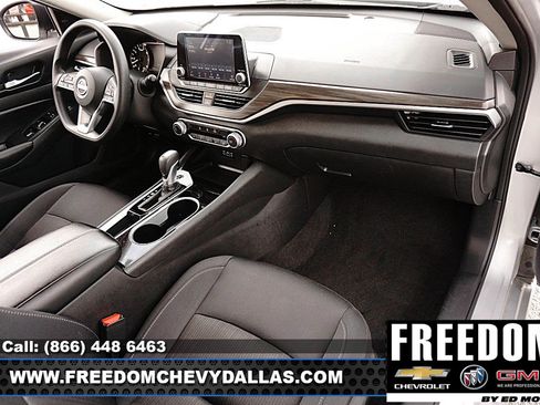 Used 2024 Nissan Altima 2.5 SV FWD image 6