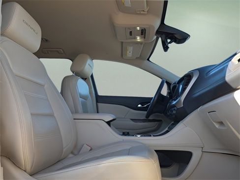 Used 2022 GMC Acadia Denali w/ Denali Technology Package image 15