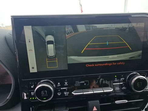 Used 2023 Toyota Highlander Platinum image 17