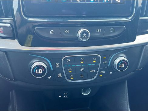 Used 2021 Chevrolet Traverse LT w/ LT Premium Package image 16