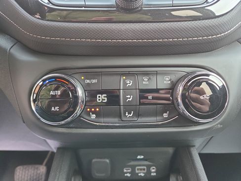 Used 2021 Chevrolet TrailBlazer ACTIV w/ Technology Package image 27