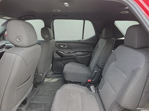 Certified 2023 Chevrolet Traverse LT FWD image 18
