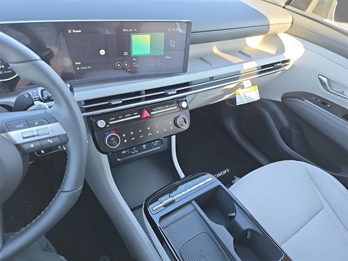 Certified 2025 Hyundai Tucson Limited FWD image 20
