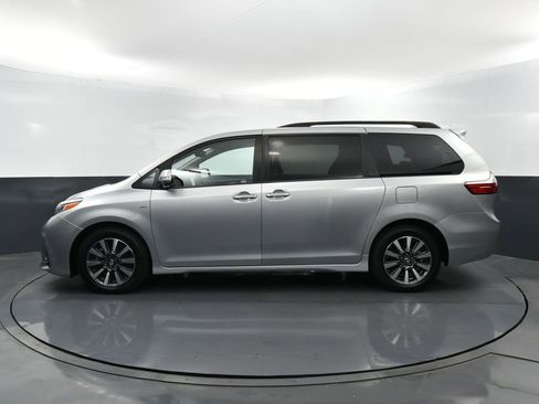 Used 2019 Toyota Sienna Limited Premium image 7