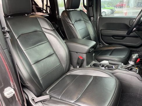 Used 2020 Jeep Wrangler Unlimited Sahara AWD/4WD image 9