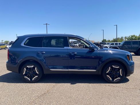 Certified 2024 Kia Telluride S FWD image 6