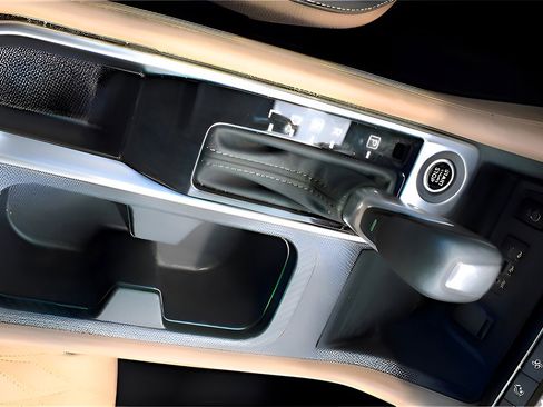 Used 2025 Nissan Sentra SV w/ SV Premium Package image 17