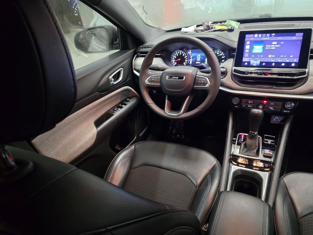 Used 2023 Jeep Compass Latitude AWD/4WD image 33