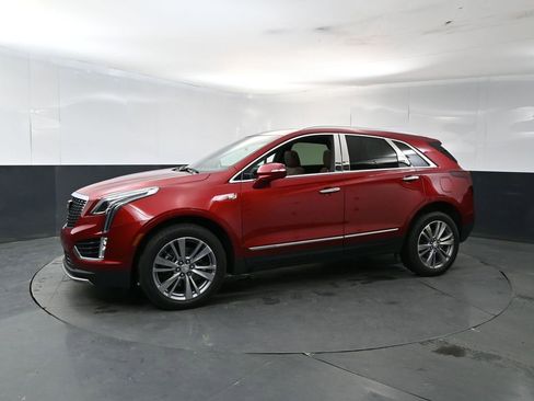 Used 2024 Cadillac XT5 Premium Luxury AWD/4WD image 2