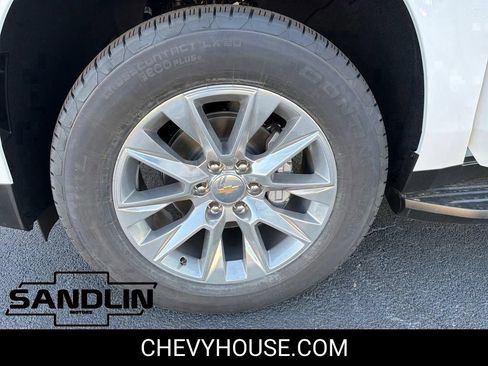 New 2026 Chevrolet Suburban Premier RWD image 37