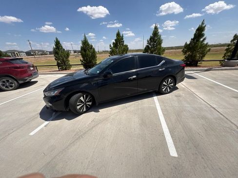 Used 2022 Nissan Altima 2.5 SV w/ SV Premium Package FWD image 5