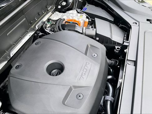 New 2026 Volvo XC90 T8 Plus AWD/4WD image 39