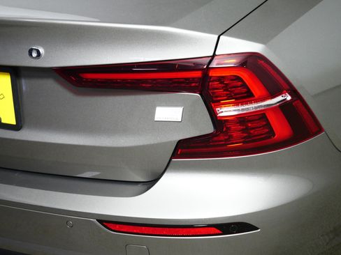 Used 2021 Volvo S60 T8 Inscription w/ Climate Package image 17